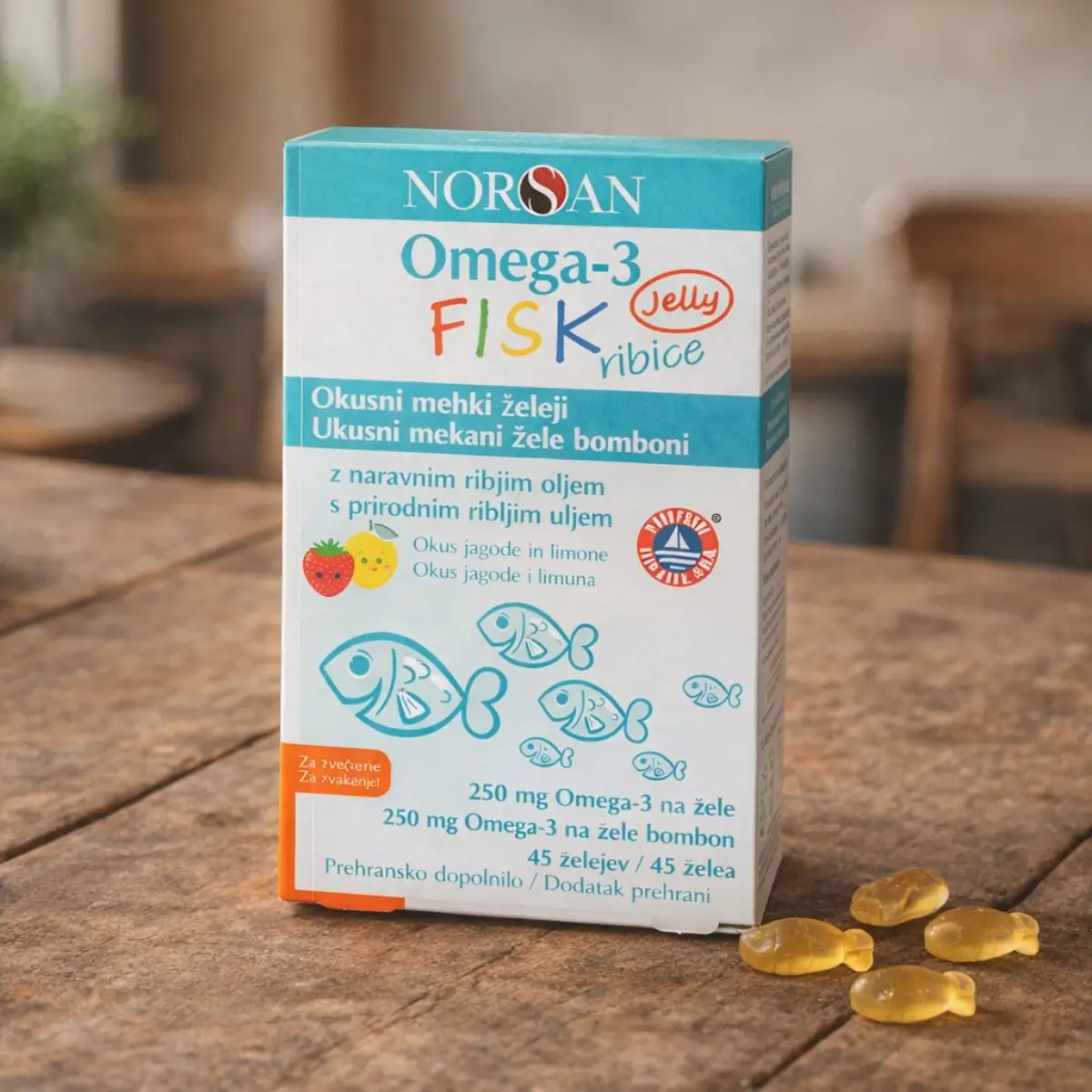 Norsan Omega-3 želeji za otroke z naravnim ribjim oljem. Sadni okus jagode in limone, brez dodanega sladkorja.